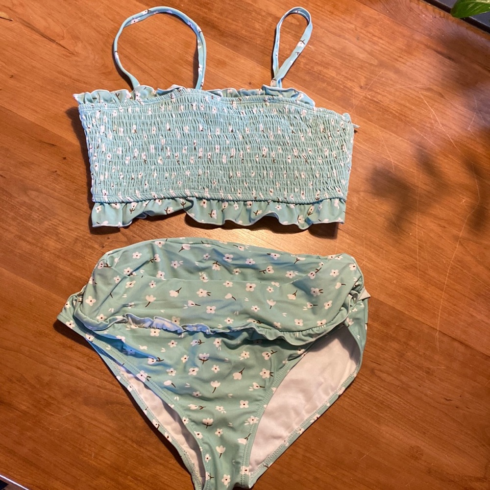 2/$30 - Cute Bikini - Sz. M 🐬